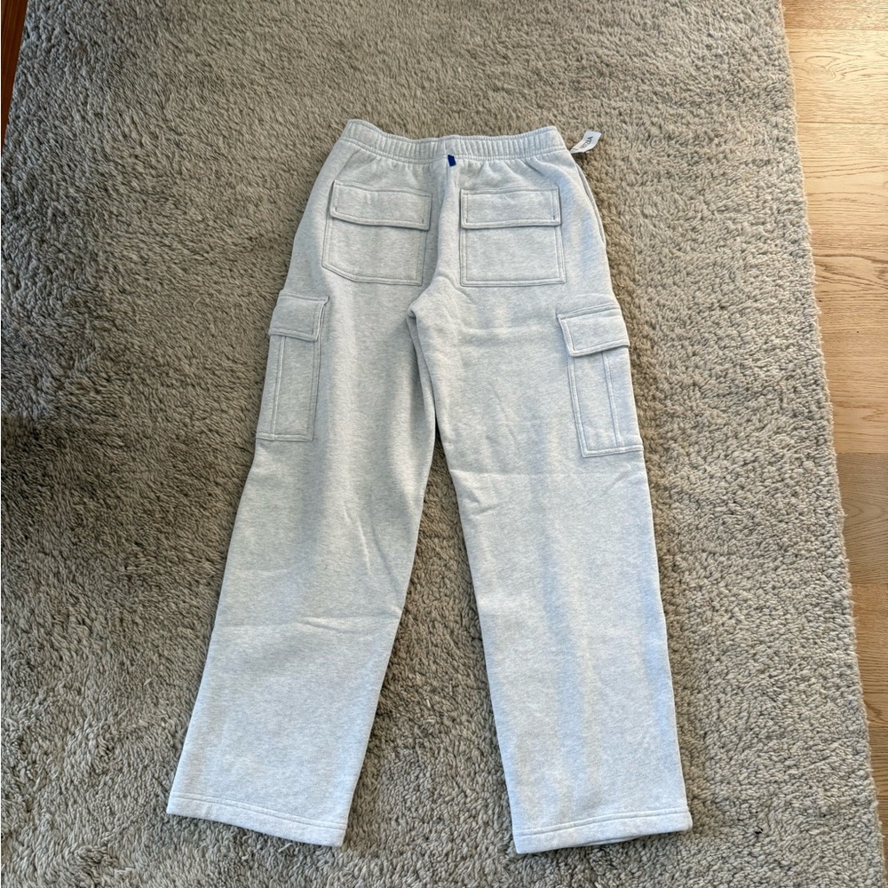Aritzia  NWT TNA Cozy Sweatfleece Mega Cargo Sweatpant small - Picture 3 of 7